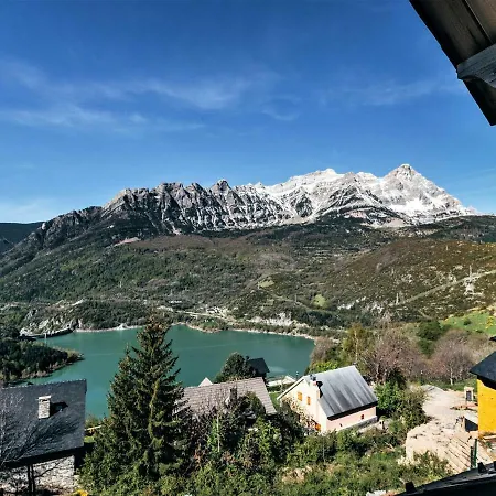 Cozy Holiday Near Ski Bus In Aragon Hébergement de vacances
